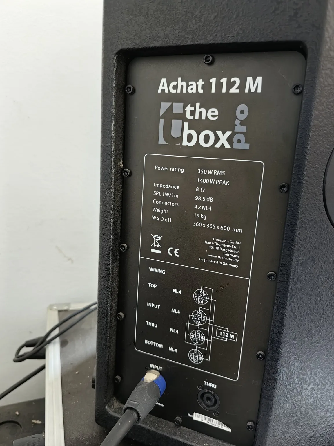 Typenschild eines PA-Lautsprechers the box pro Achat 112 M mit technischen Daten